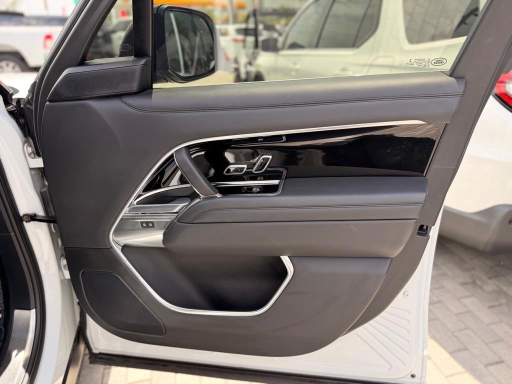 Land Rover Range Rover P530 SE LWB 7 Seat 2023