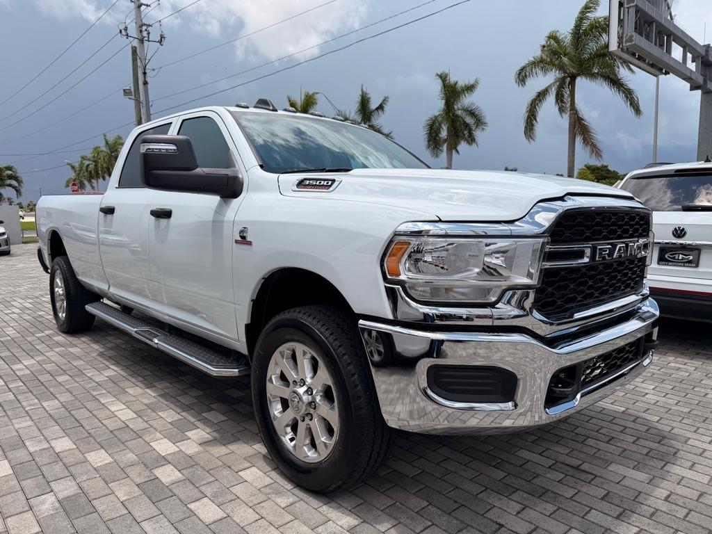 RAM 2500 Tradesman 4x4 Crew Cab 8' Box 2024