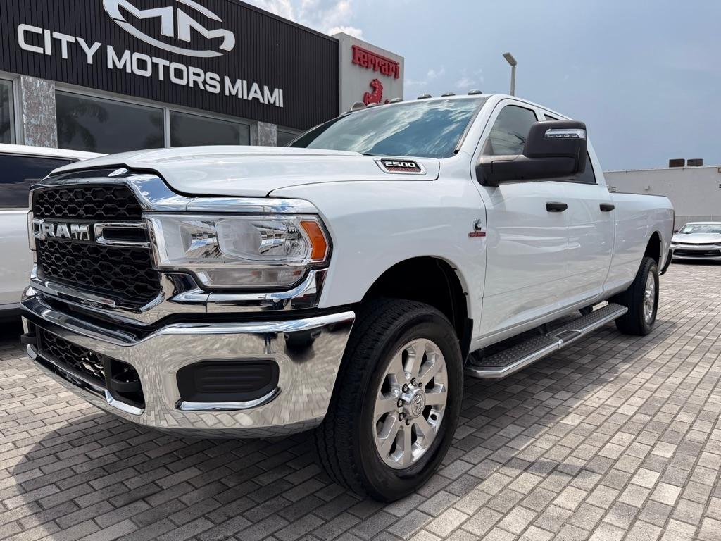 RAM 2500 Tradesman 4x4 Crew Cab 8' Box 2024