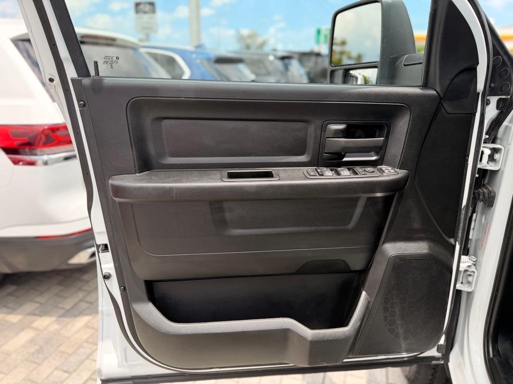 RAM 2500 Tradesman 4x4 Crew Cab 8' Box 2024