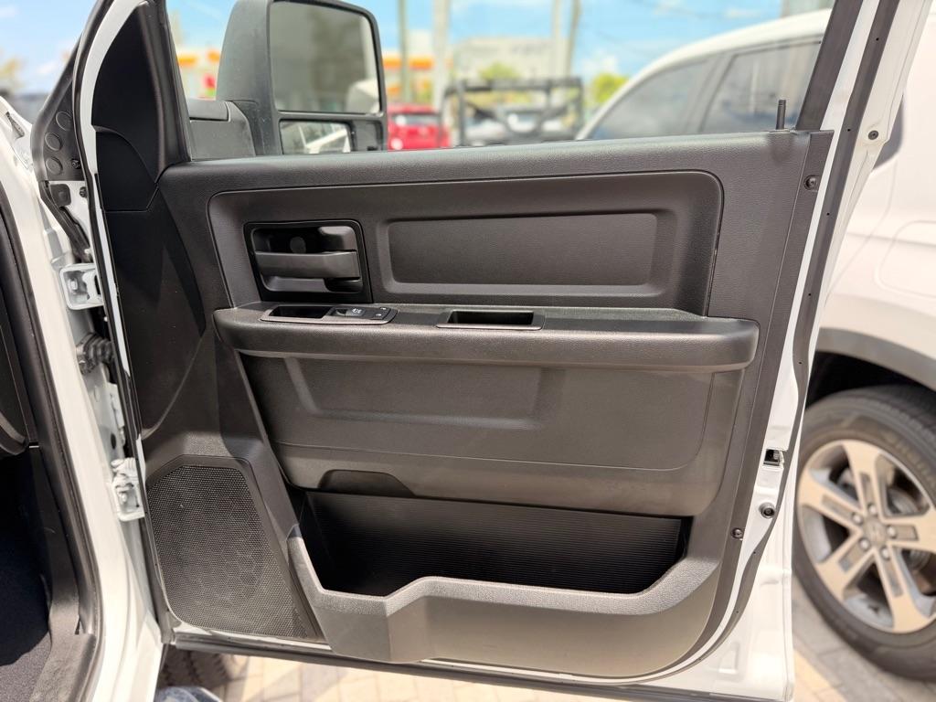 RAM 2500 Tradesman 4x4 Crew Cab 8' Box 2024