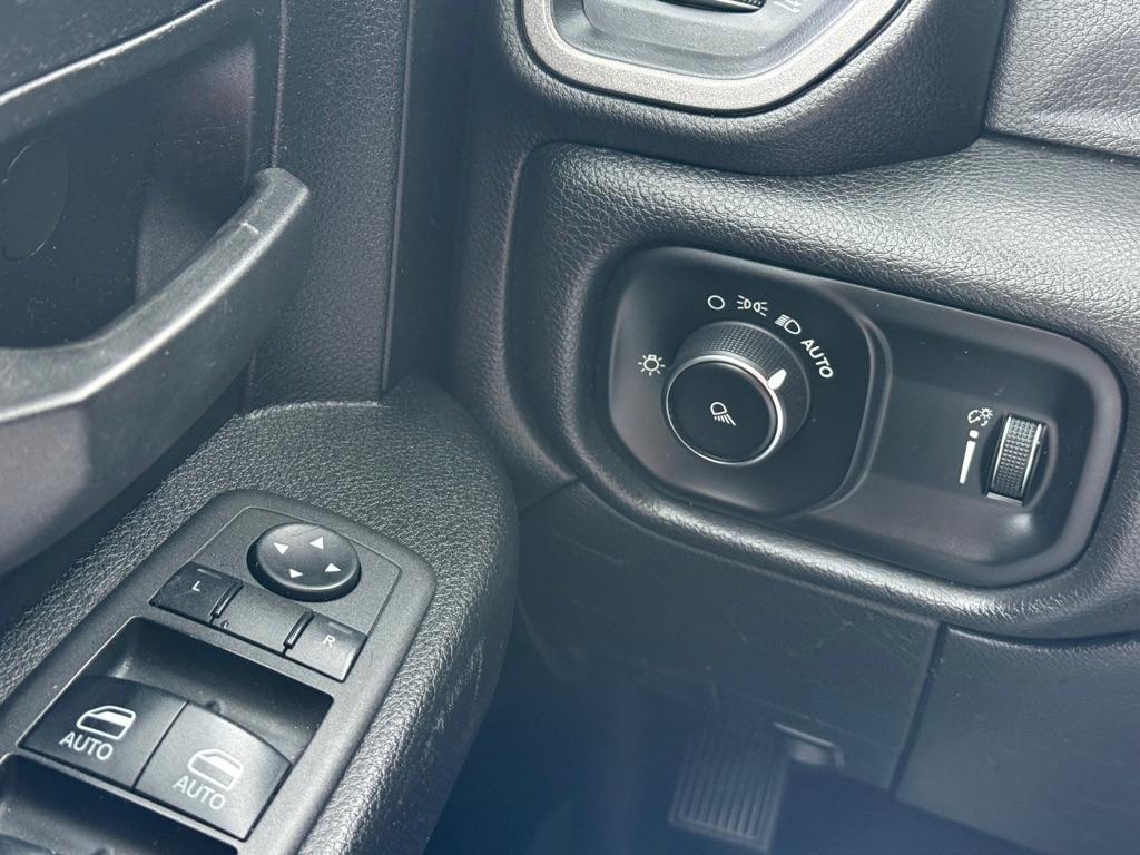 RAM 3500 Tradesman 4x4 Crew Cab 8' Box 2022