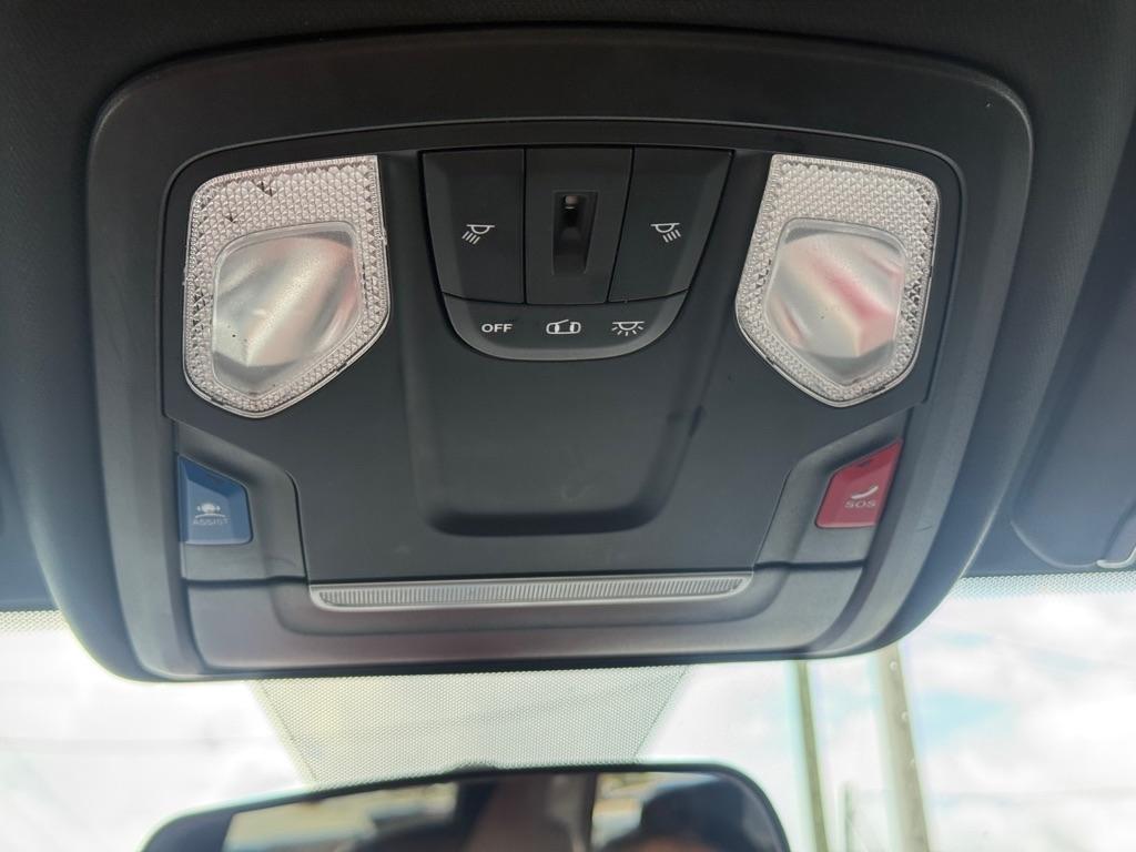 RAM 3500 Tradesman 4x4 Crew Cab 8' Box 2022