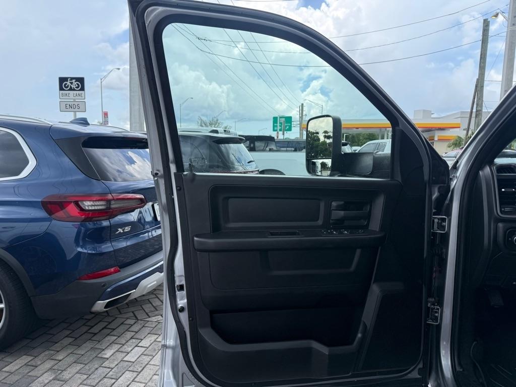 RAM 3500 Tradesman 4x4 Crew Cab 8' Box 2022