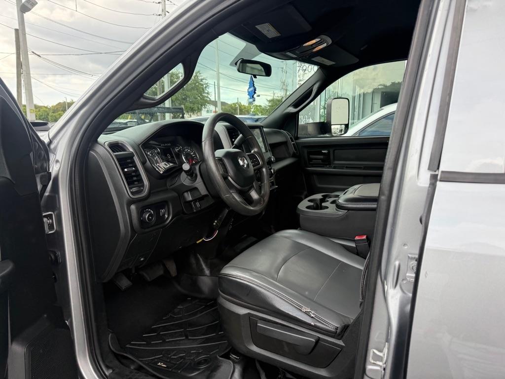 RAM 3500 Tradesman 4x4 Crew Cab 8' Box 2022