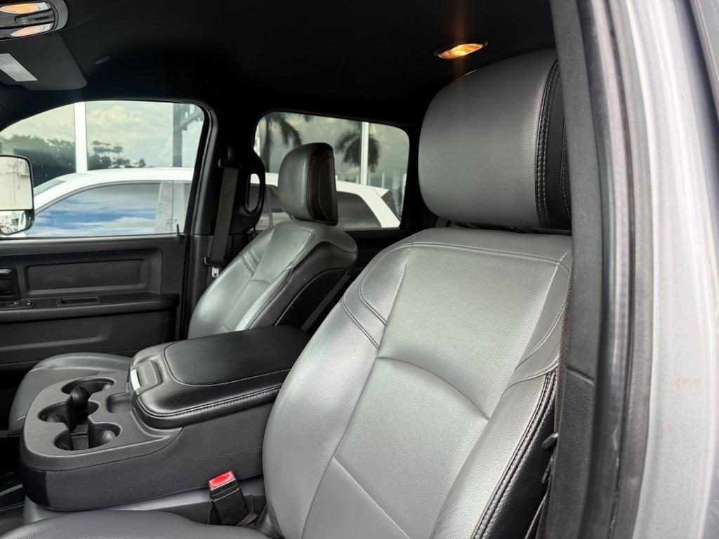 RAM 3500 Tradesman 4x4 Crew Cab 8' Box 2022