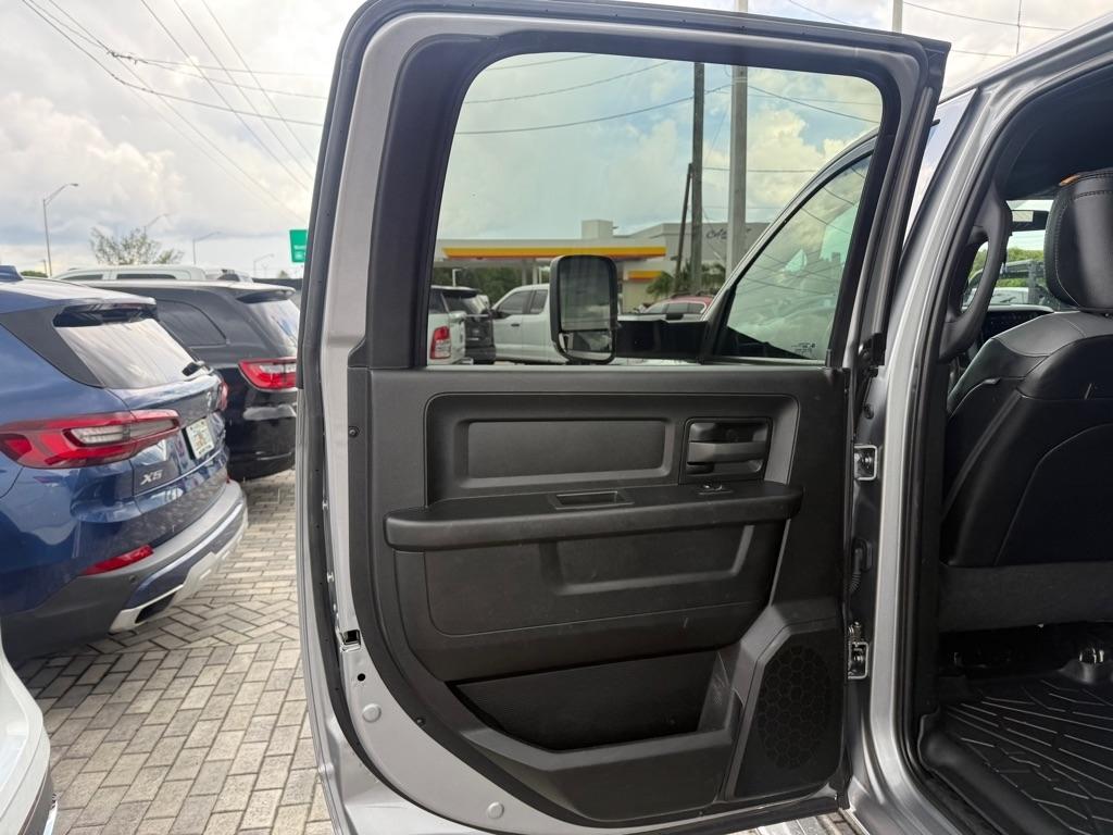 RAM 3500 Tradesman 4x4 Crew Cab 8' Box 2022