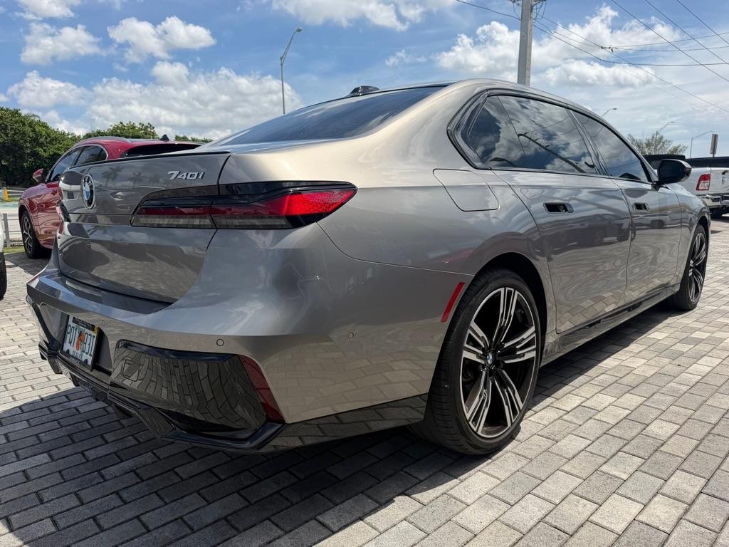 BMW 7 Series 740i Sedan 2024