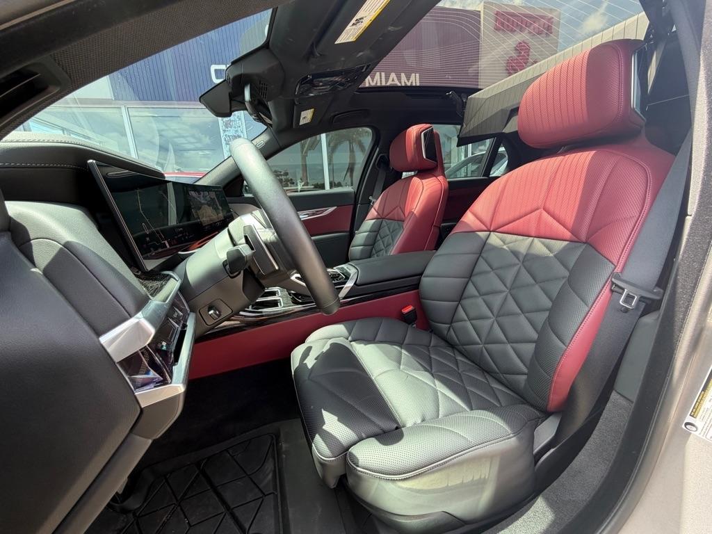 BMW 7 Series 740i Sedan 2024