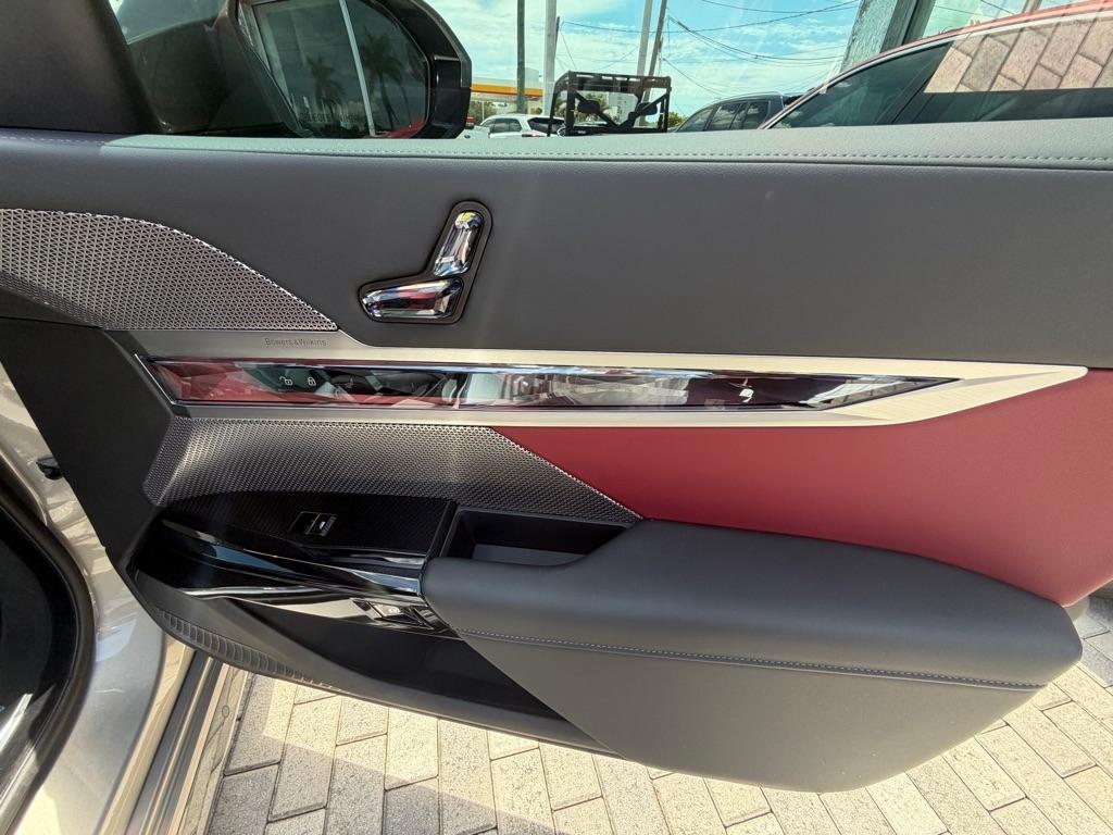 BMW 7 Series 740i Sedan 2024