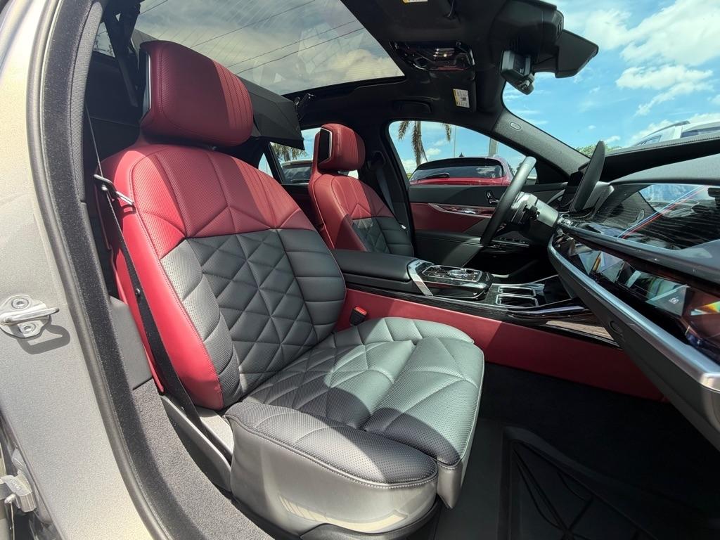 BMW 7 Series 740i Sedan 2024