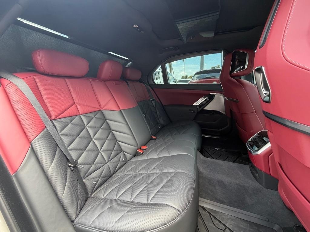 BMW 7 Series 740i Sedan 2024