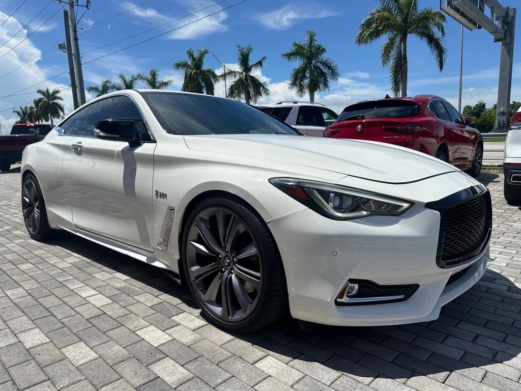 Infiniti Q60 Red Sport 400 RWD 2017