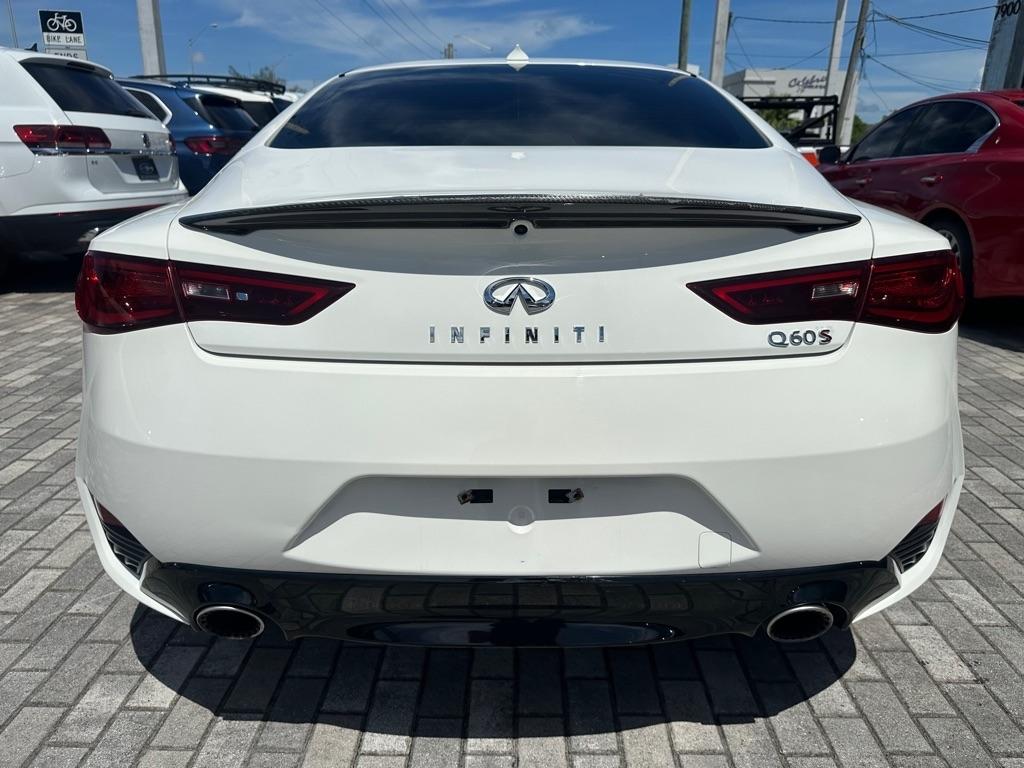 Infiniti Q60 Red Sport 400 RWD 2017