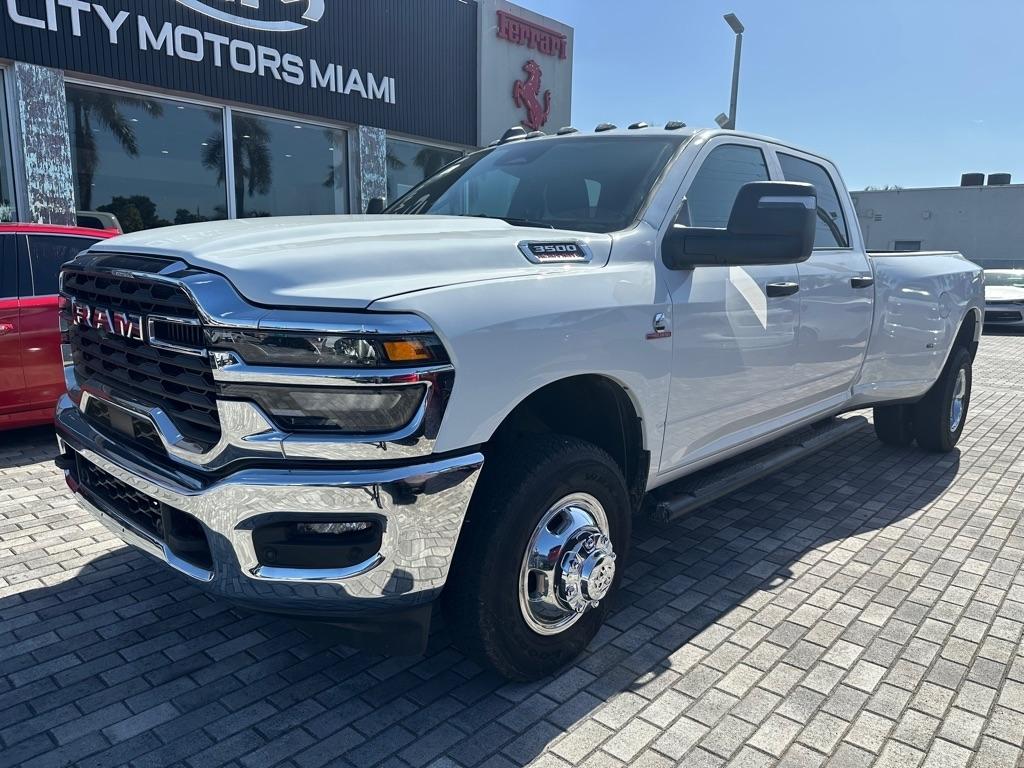 RAM 3500 Tradesman 4x4 Crew Cab 8' Box 2026