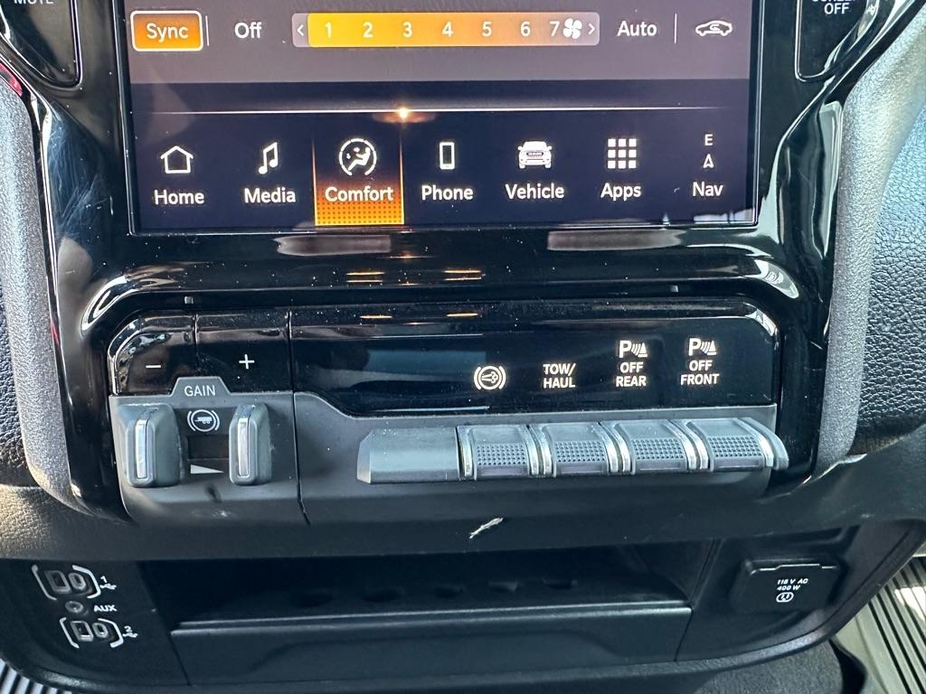 RAM 3500 Tradesman 4x4 Crew Cab 8' Box 2026