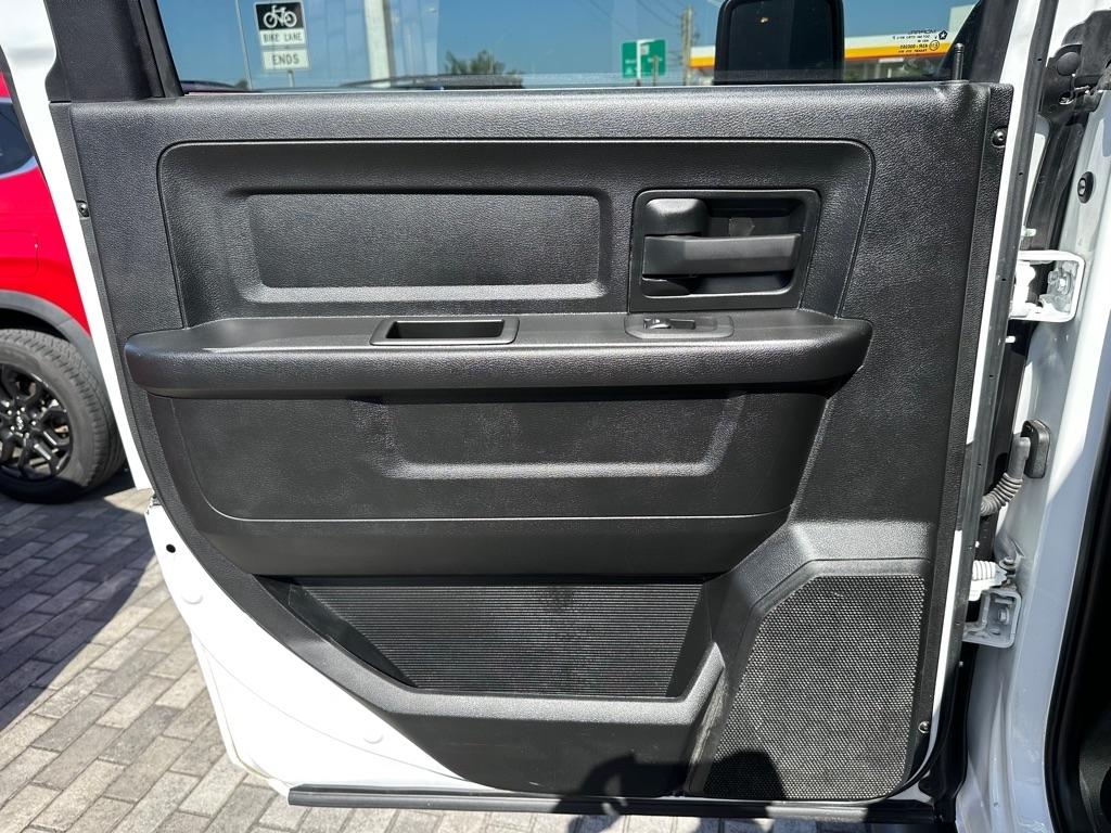 RAM 3500 Tradesman 4x4 Crew Cab 8' Box 2026