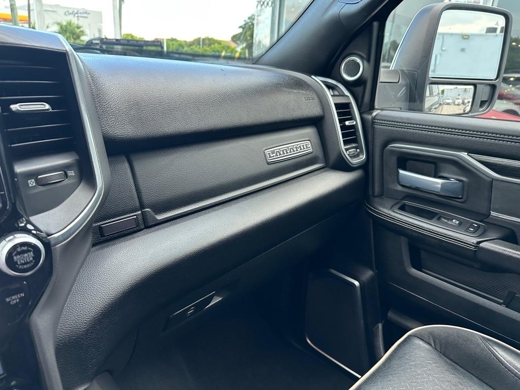 RAM 2500 Laramie 4x4 Mega Cab 6'4" Box 2024