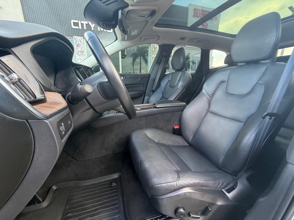 Volvo XC60 T5 FWD Momentum 2021