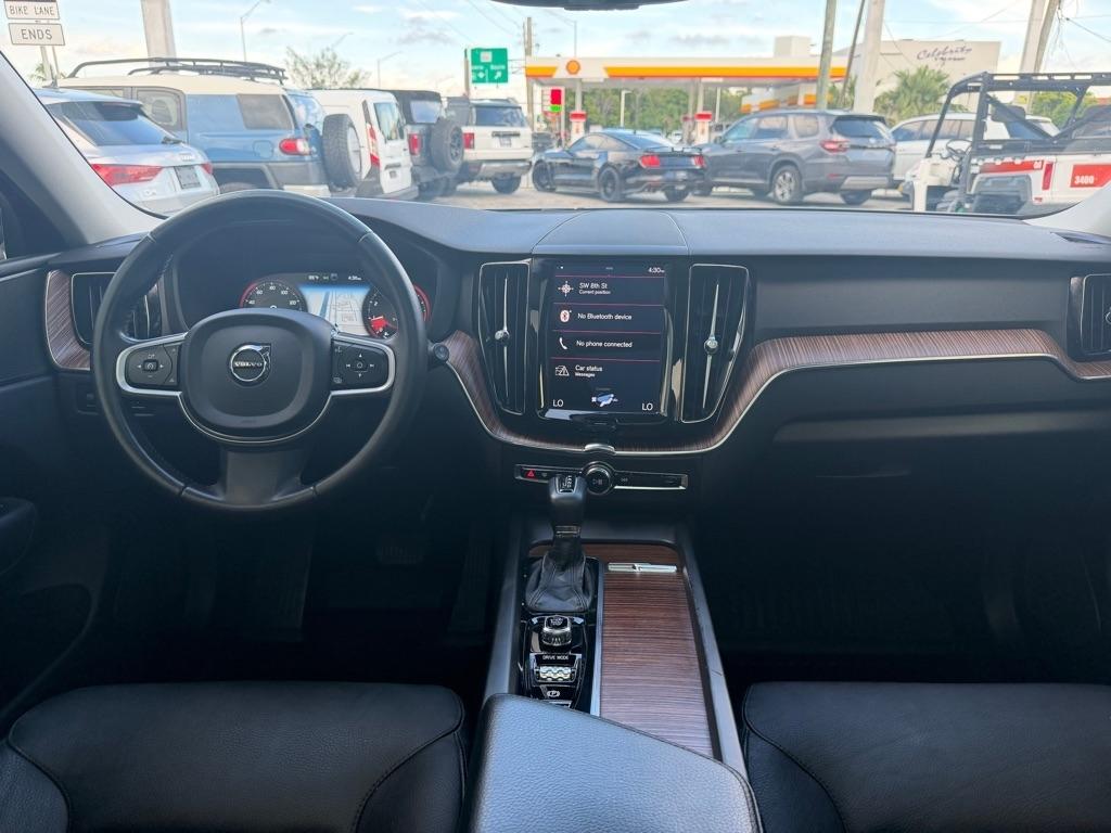 Volvo XC60 T5 FWD Momentum 2021