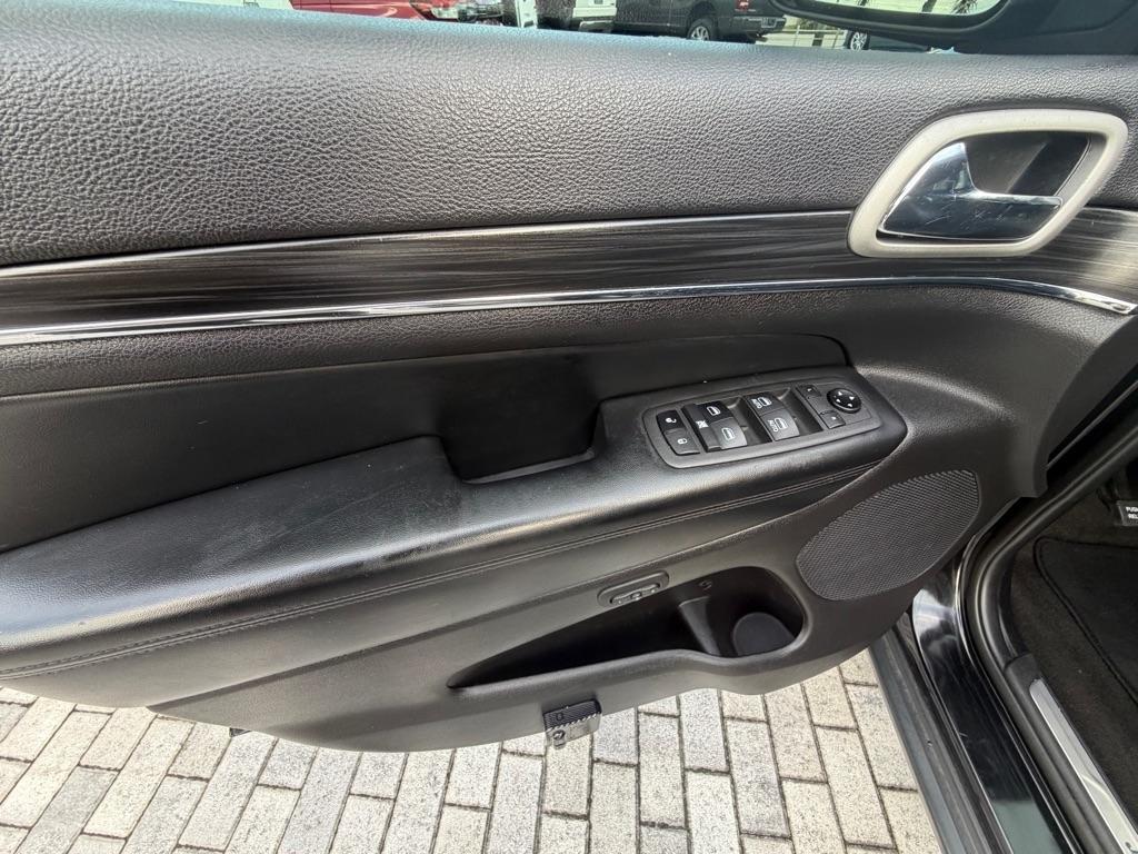 Jeep Grand Cherokee photo 12