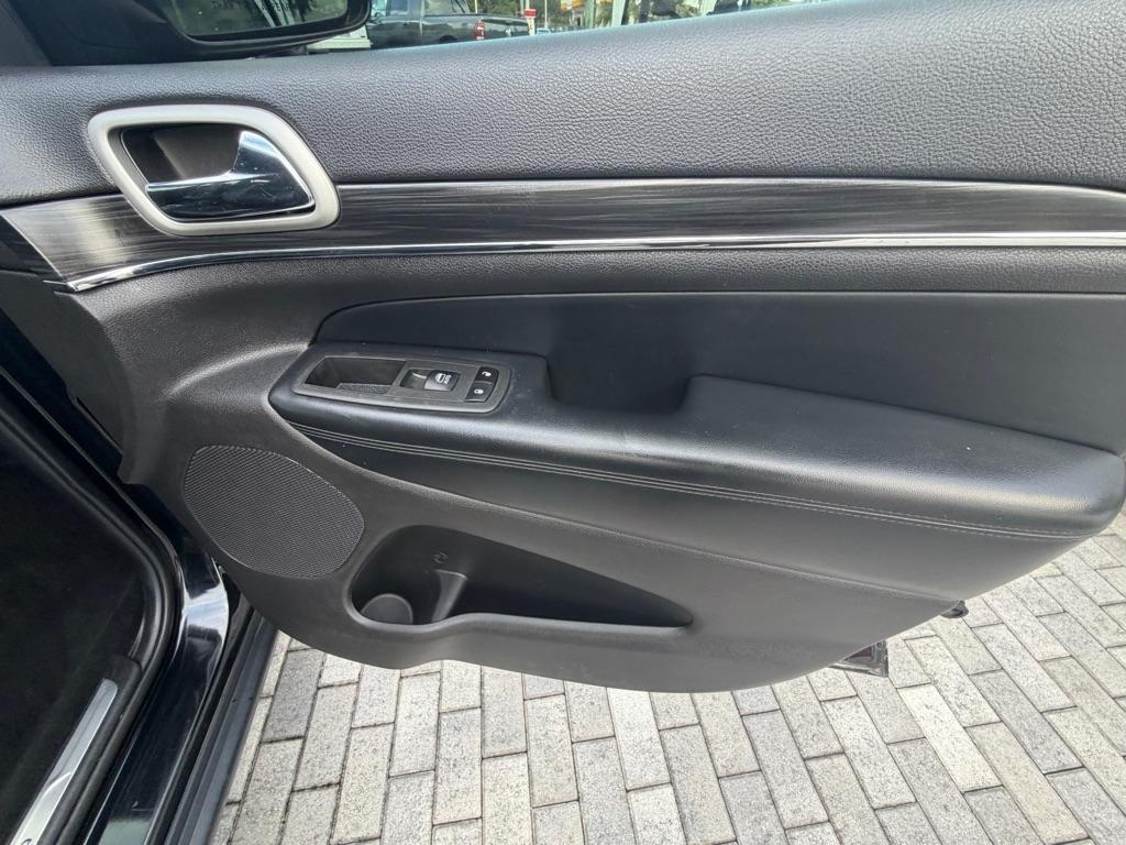 Jeep Grand Cherokee photo 15