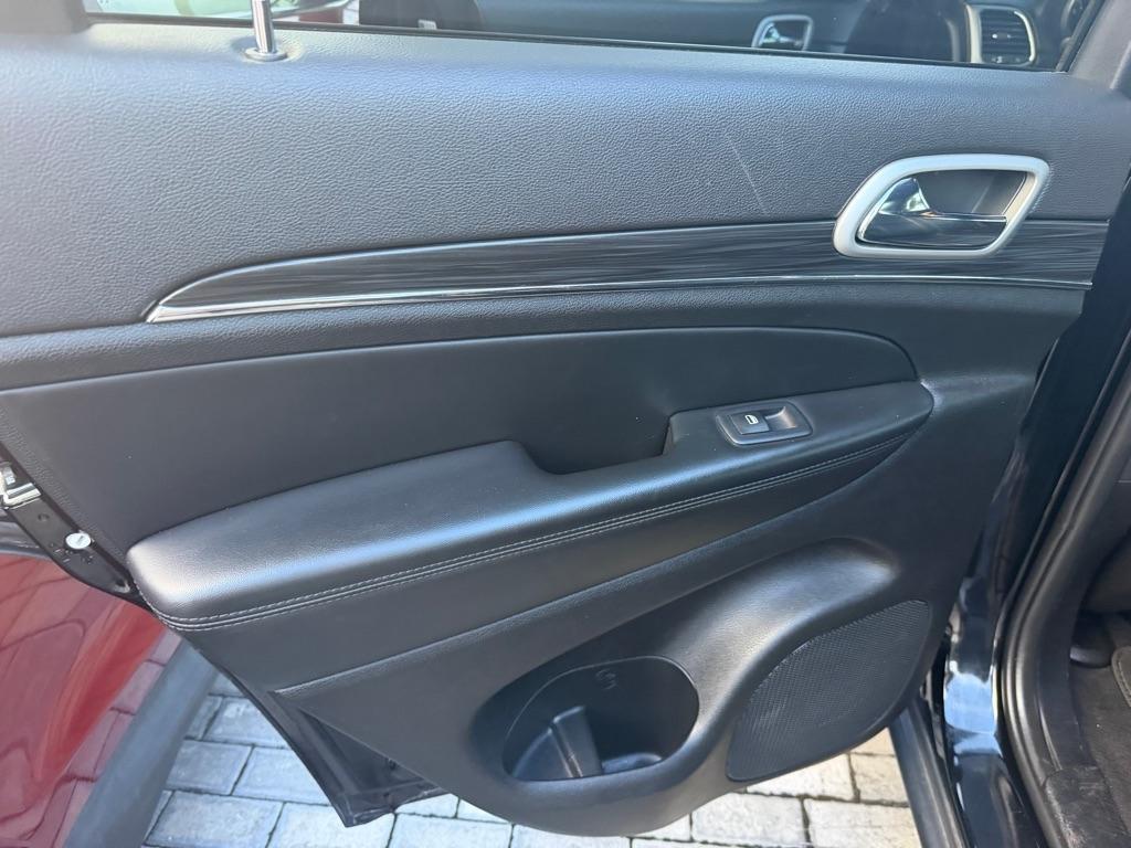 Jeep Grand Cherokee photo 28