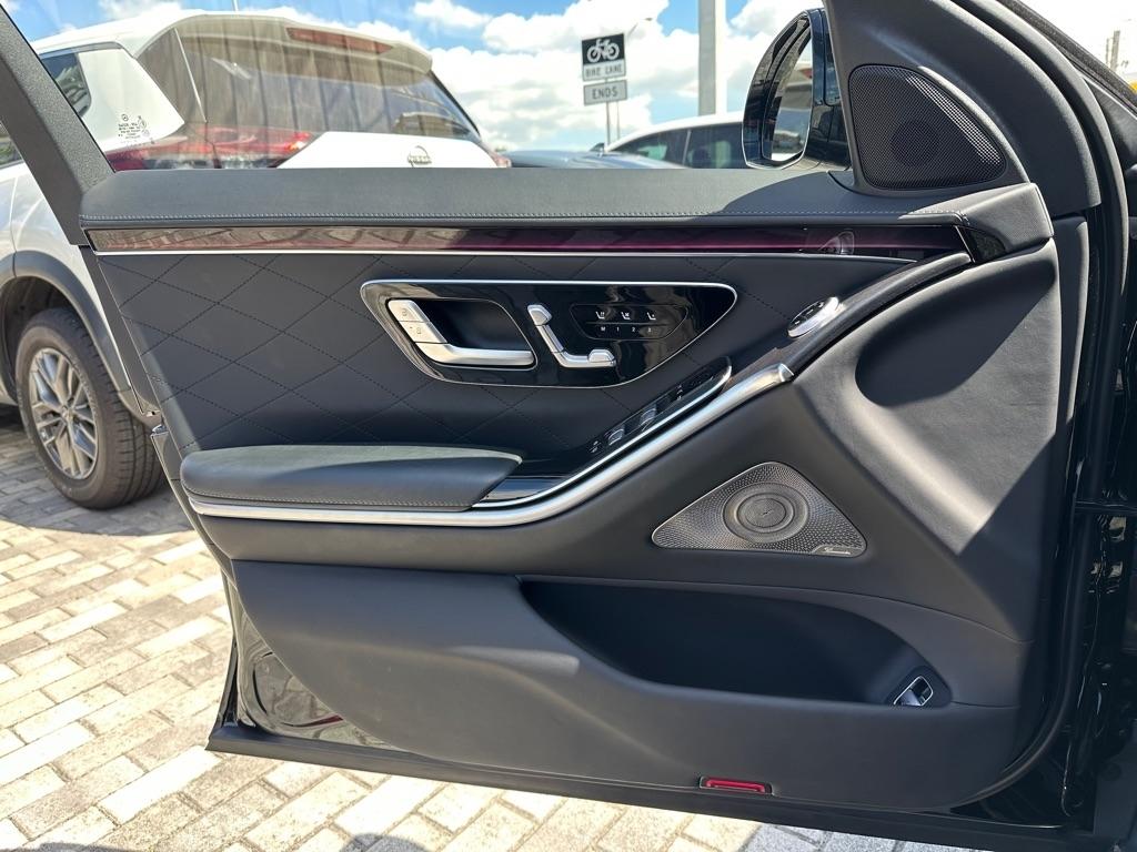 Mercedes-Benz S-Class photo 10