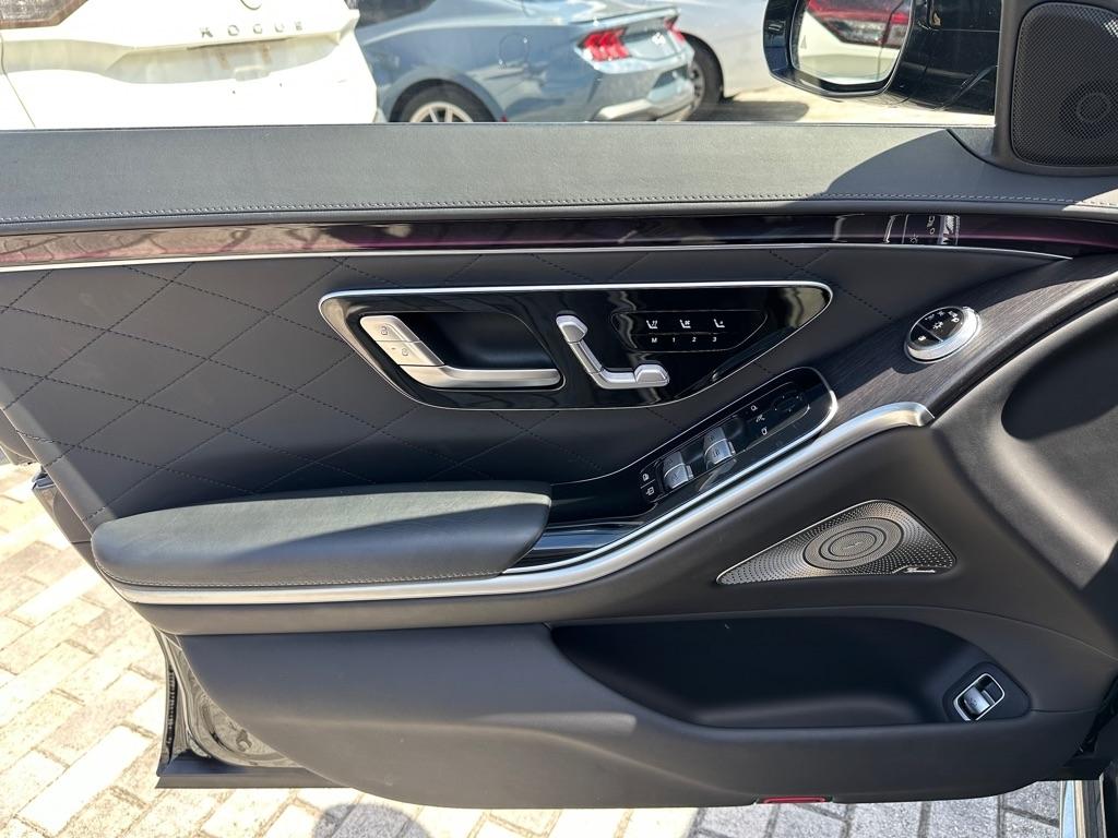 Mercedes-Benz S-Class photo 11