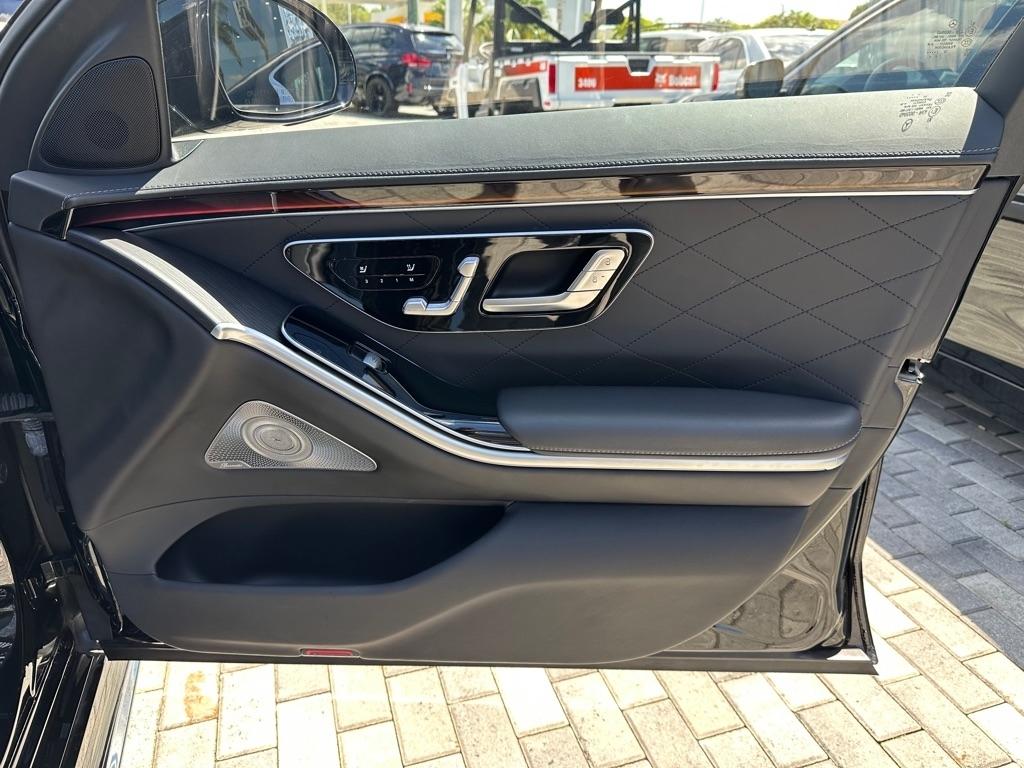 Mercedes-Benz S-Class photo 27