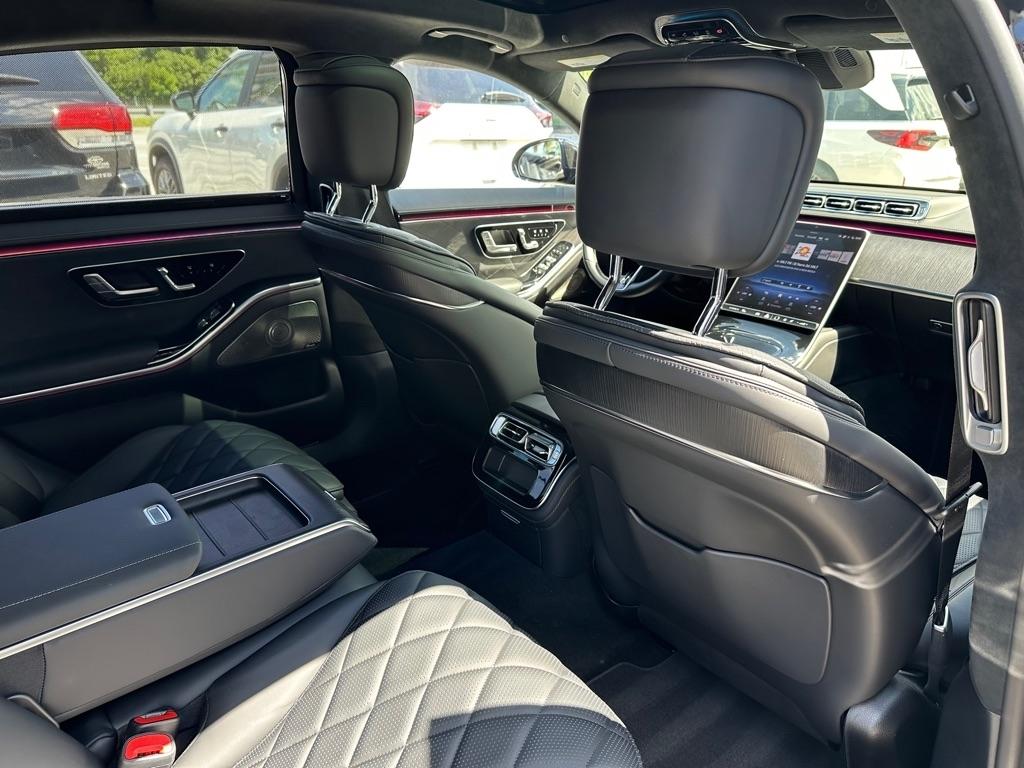 Mercedes-Benz S-Class photo 29