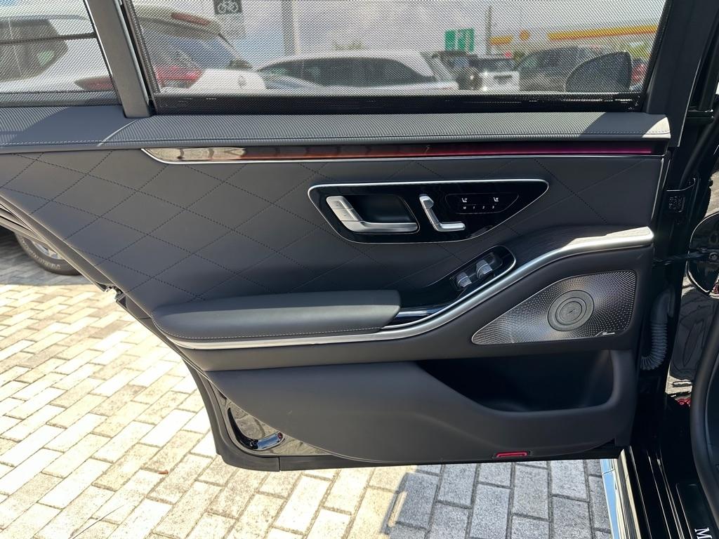 Mercedes-Benz S-Class photo 32