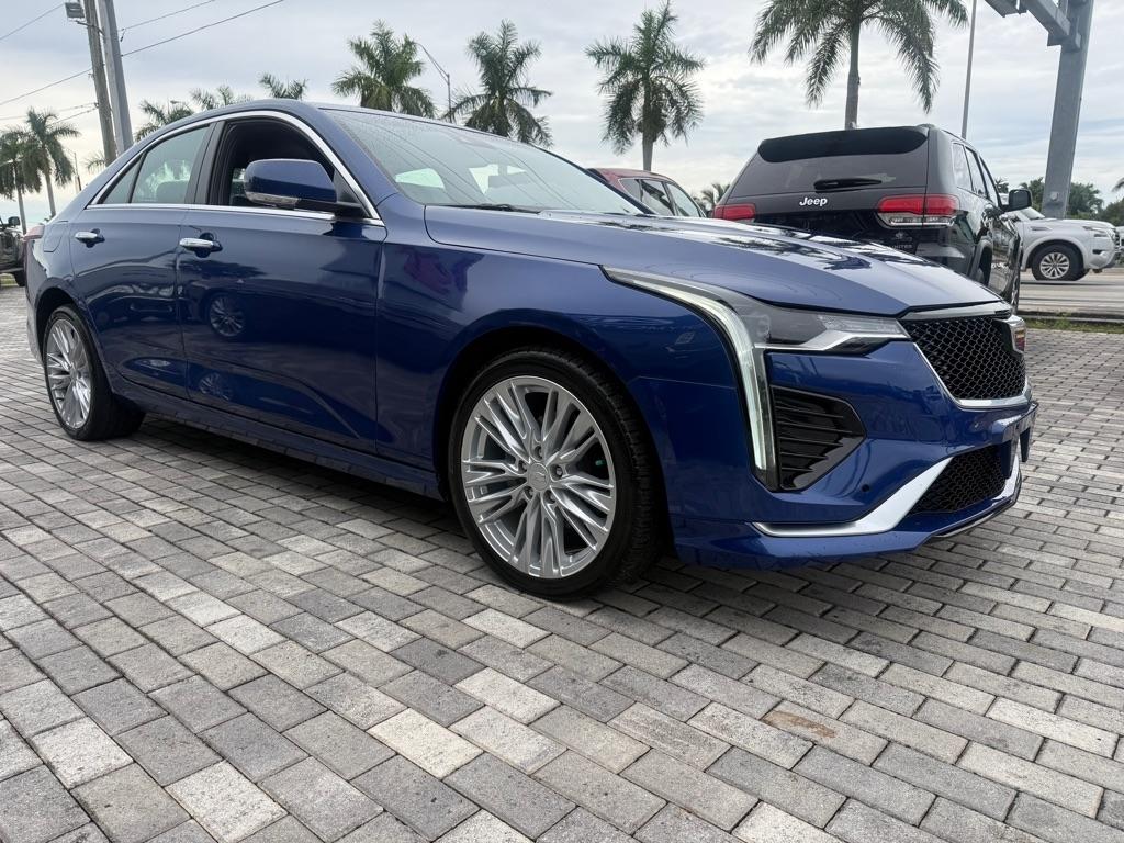 2023 Cadillac CT4 4dr Sdn Luxury