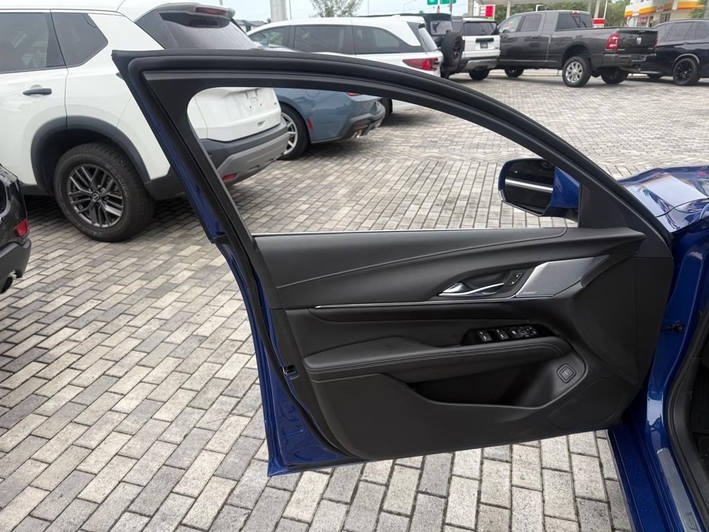 Cadillac CT4 4dr Sdn Luxury 2023