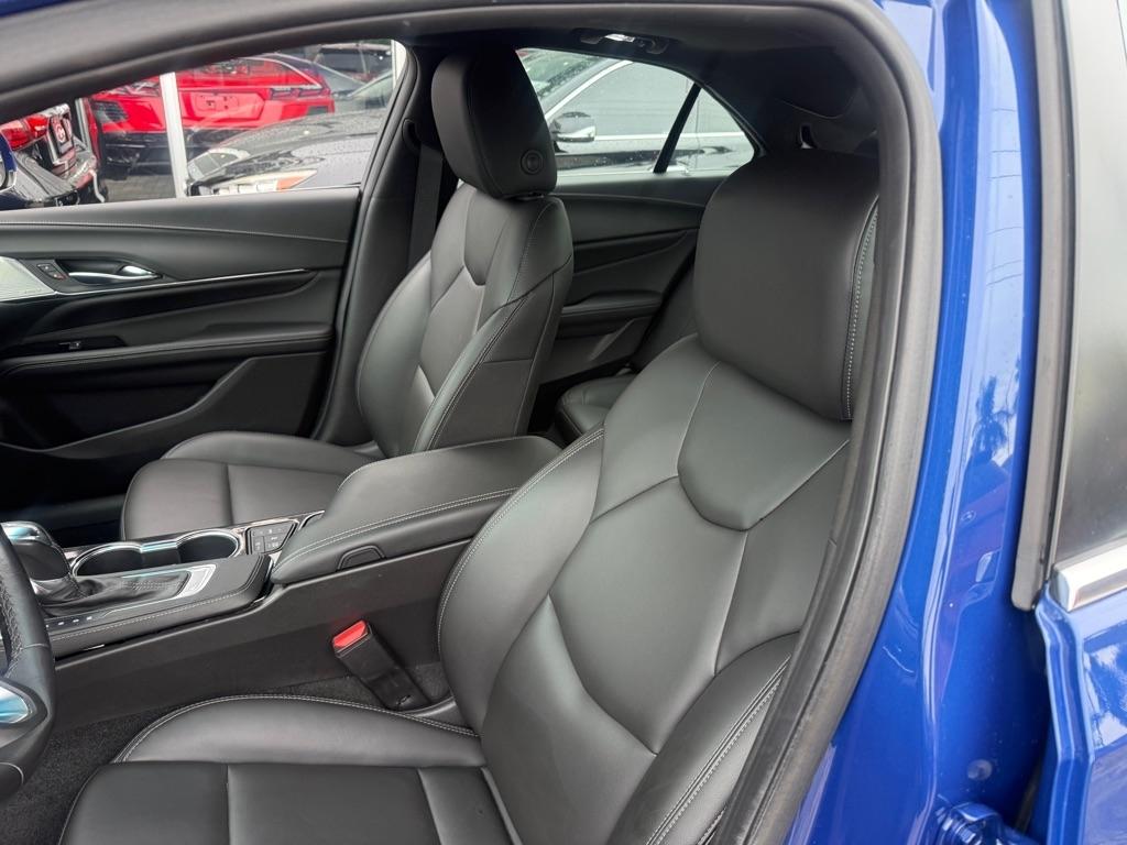 Cadillac CT4 4dr Sdn Luxury 2023