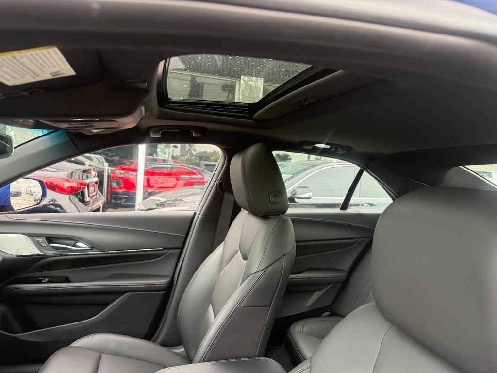 Cadillac CT4 4dr Sdn Luxury 2023