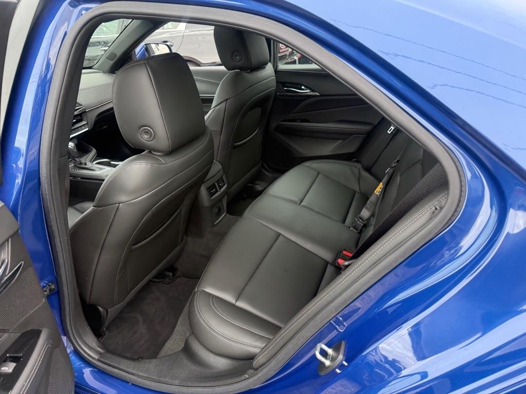 Cadillac CT4 4dr Sdn Luxury 2023