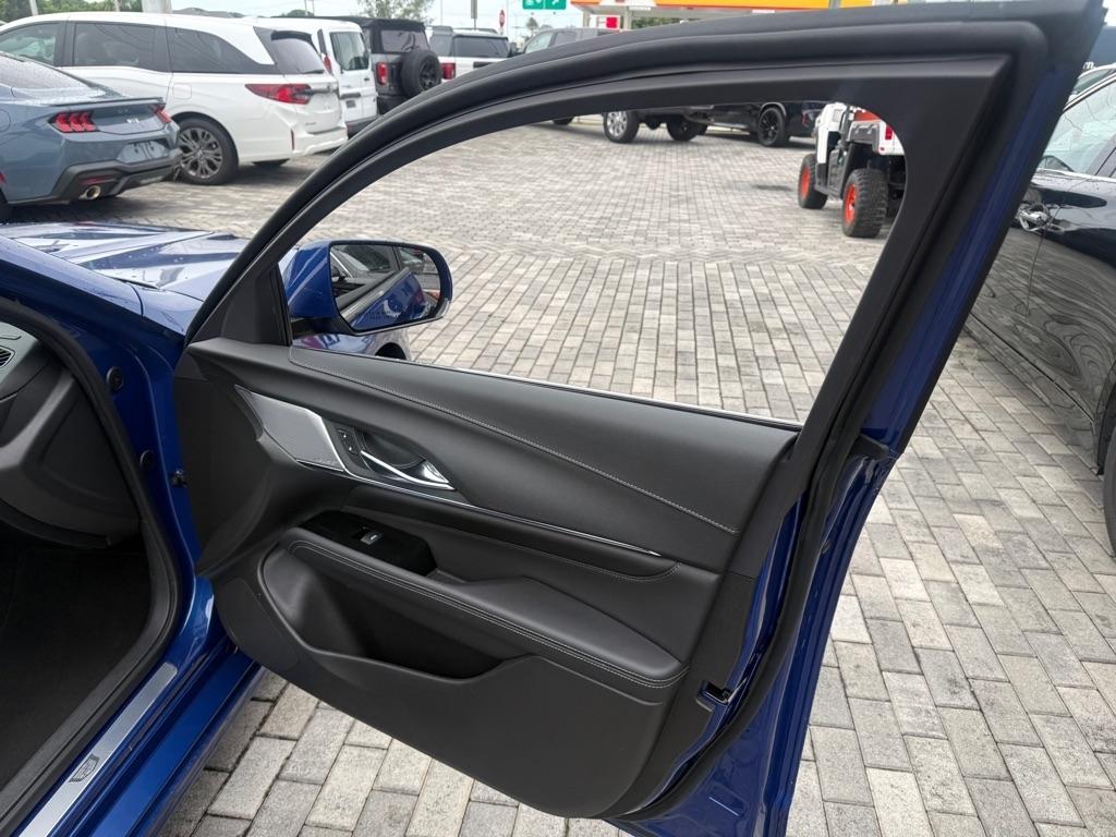 Cadillac CT4 4dr Sdn Luxury 2023
