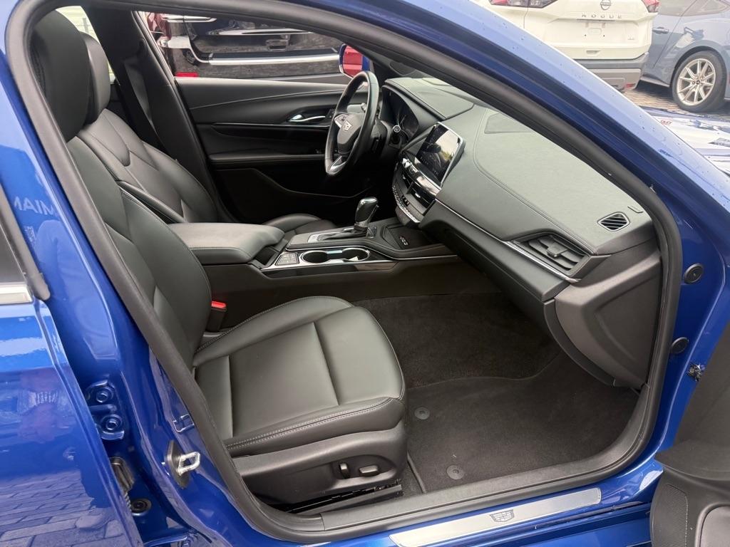 Cadillac CT4 4dr Sdn Luxury 2023