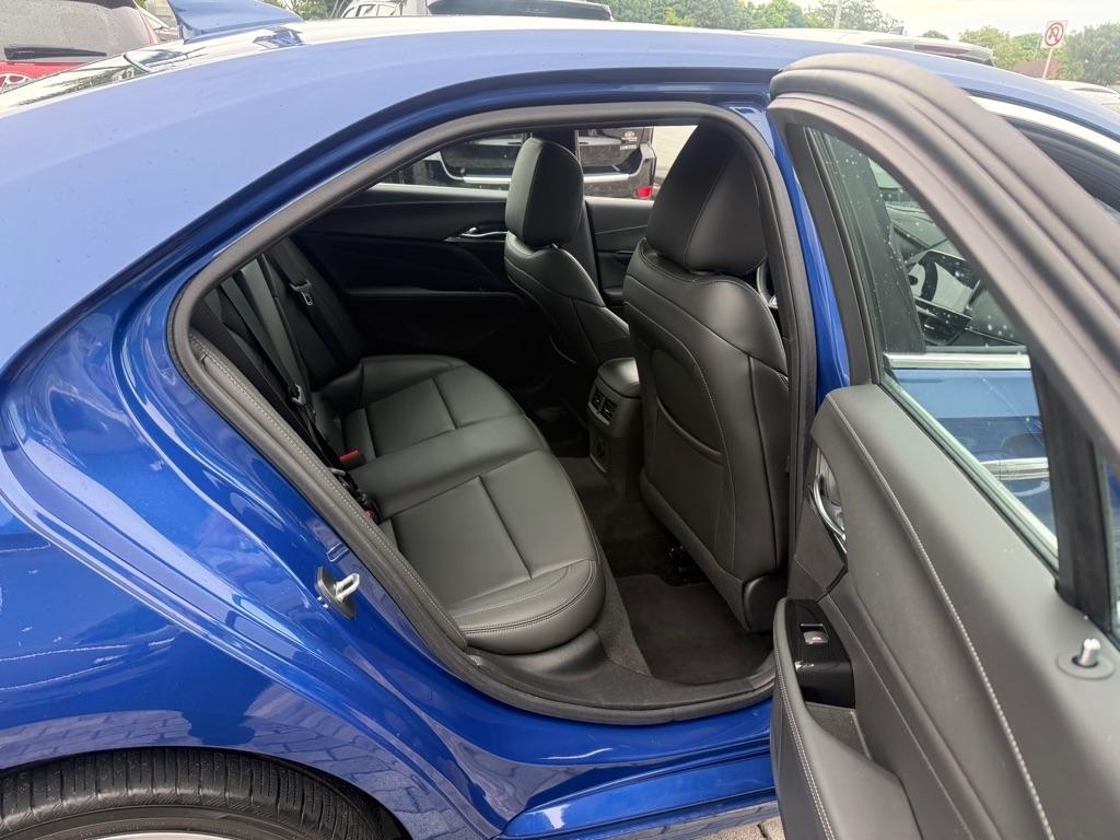 Cadillac CT4 4dr Sdn Luxury 2023