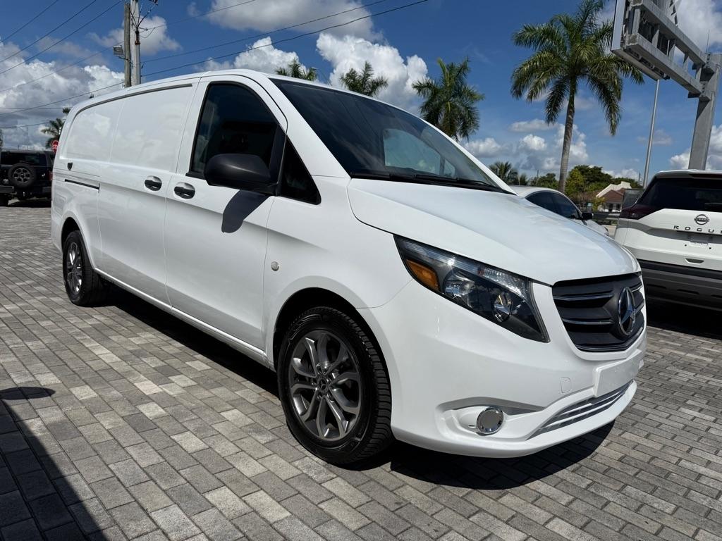 Mercedes-Benz Metris Cargo Van Standard Roof 135" Wheelbase 2022