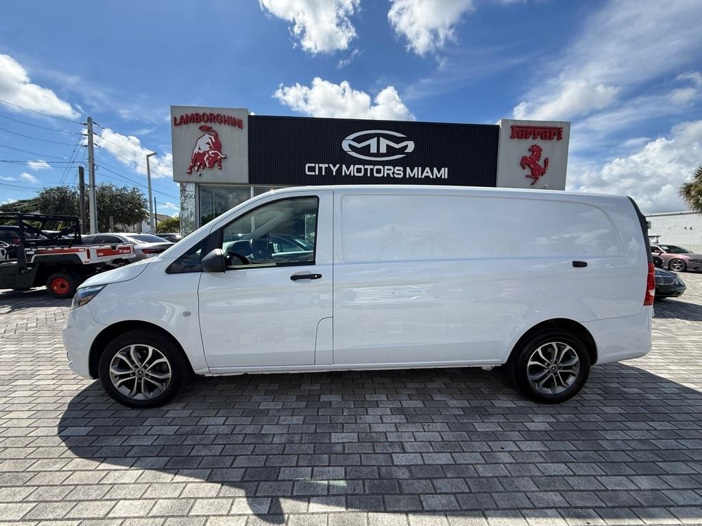 Mercedes-Benz Metris Cargo Van Standard Roof 135" Wheelbase 2022