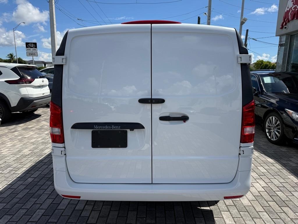 Mercedes-Benz Metris Cargo Van Standard Roof 135" Wheelbase 2022