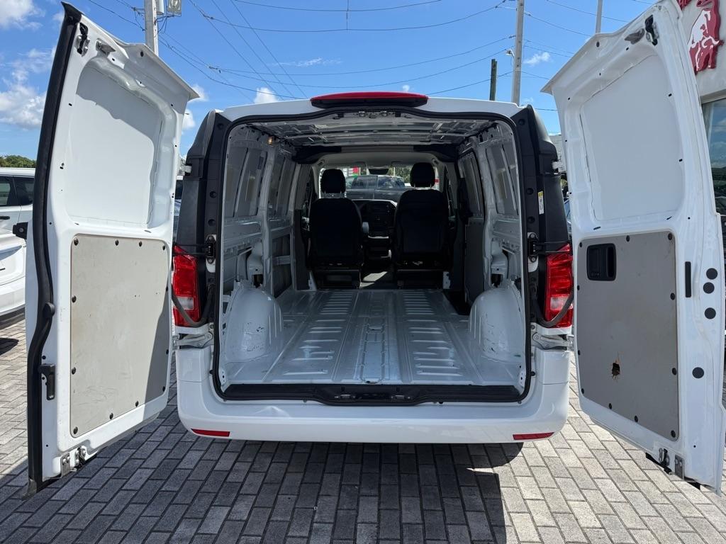 Mercedes-Benz Metris Cargo Van Standard Roof 135" Wheelbase 2022