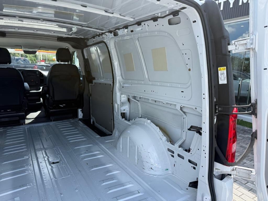 Mercedes-Benz Metris Cargo Van Standard Roof 135" Wheelbase 2022