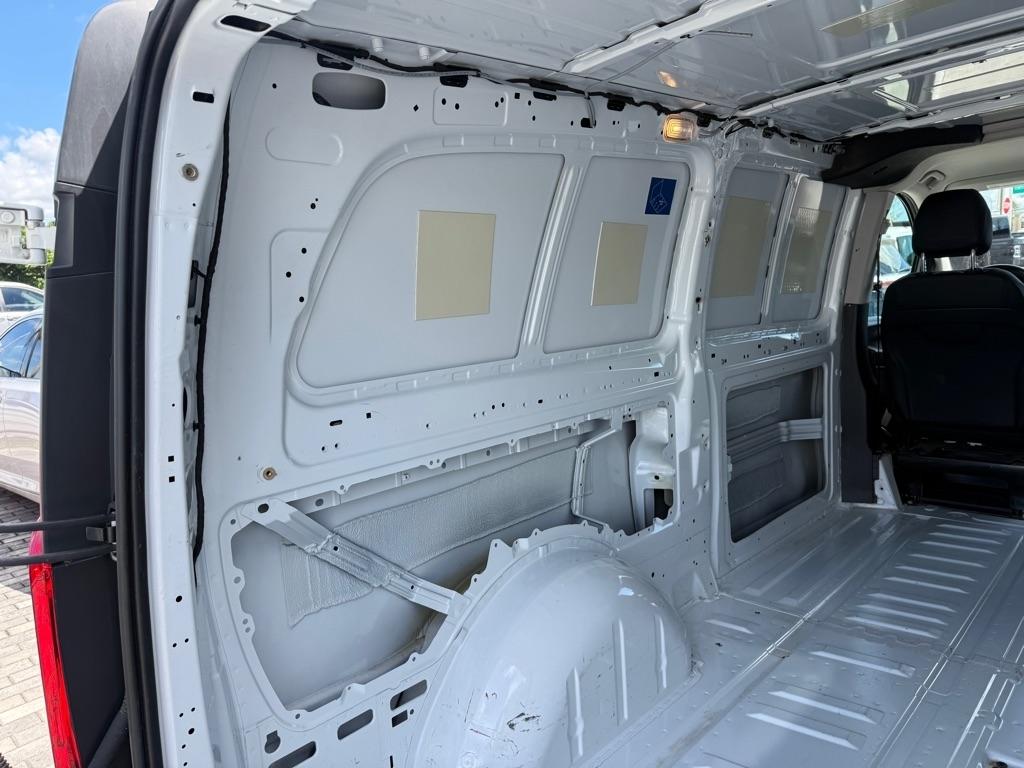 Mercedes-Benz Metris Cargo Van Standard Roof 135" Wheelbase 2022