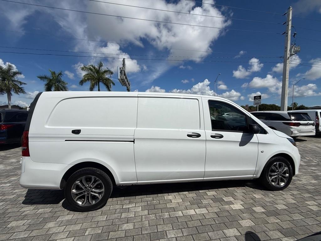 Mercedes-Benz Metris Cargo Van Standard Roof 135" Wheelbase 2022