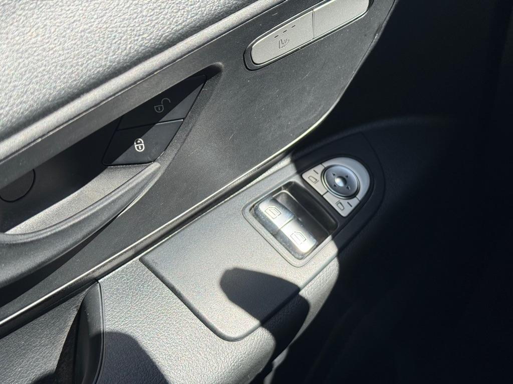 Mercedes-Benz Metris Cargo Van Standard Roof 135" Wheelbase 2022