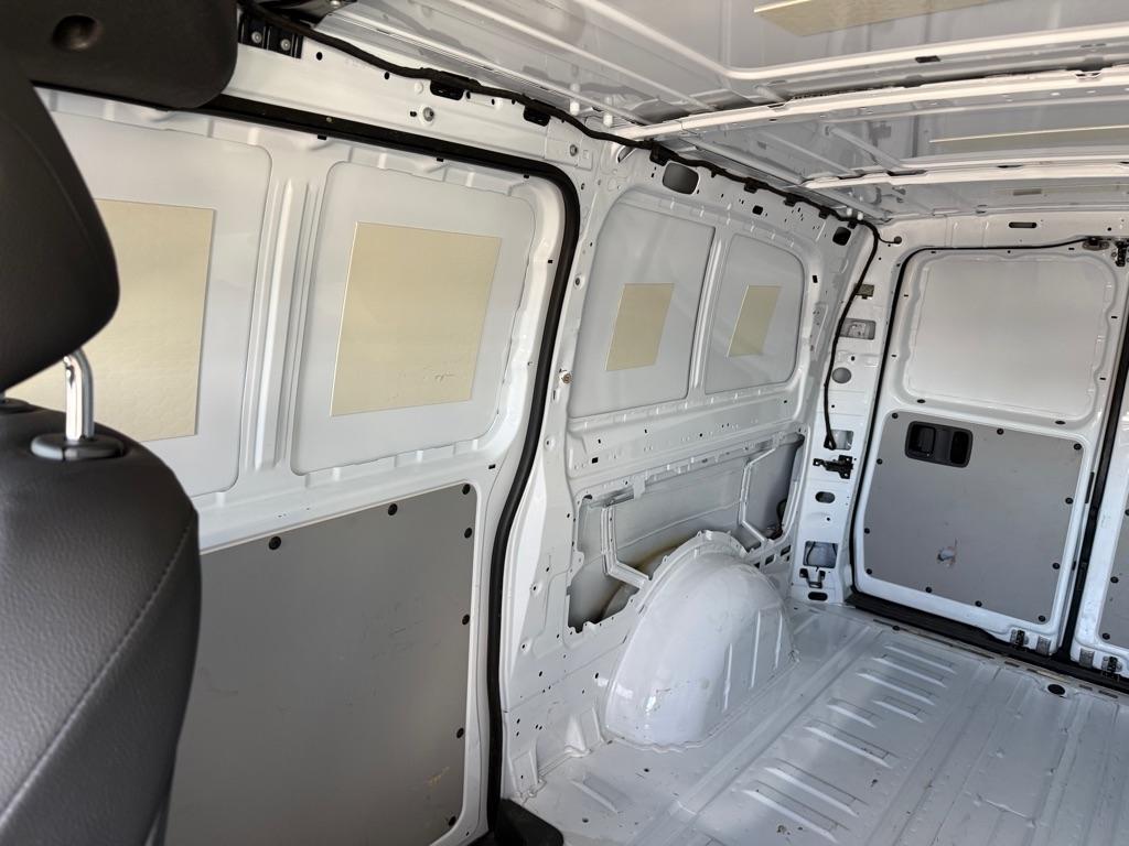Mercedes-Benz Metris Cargo Van Standard Roof 135" Wheelbase 2022