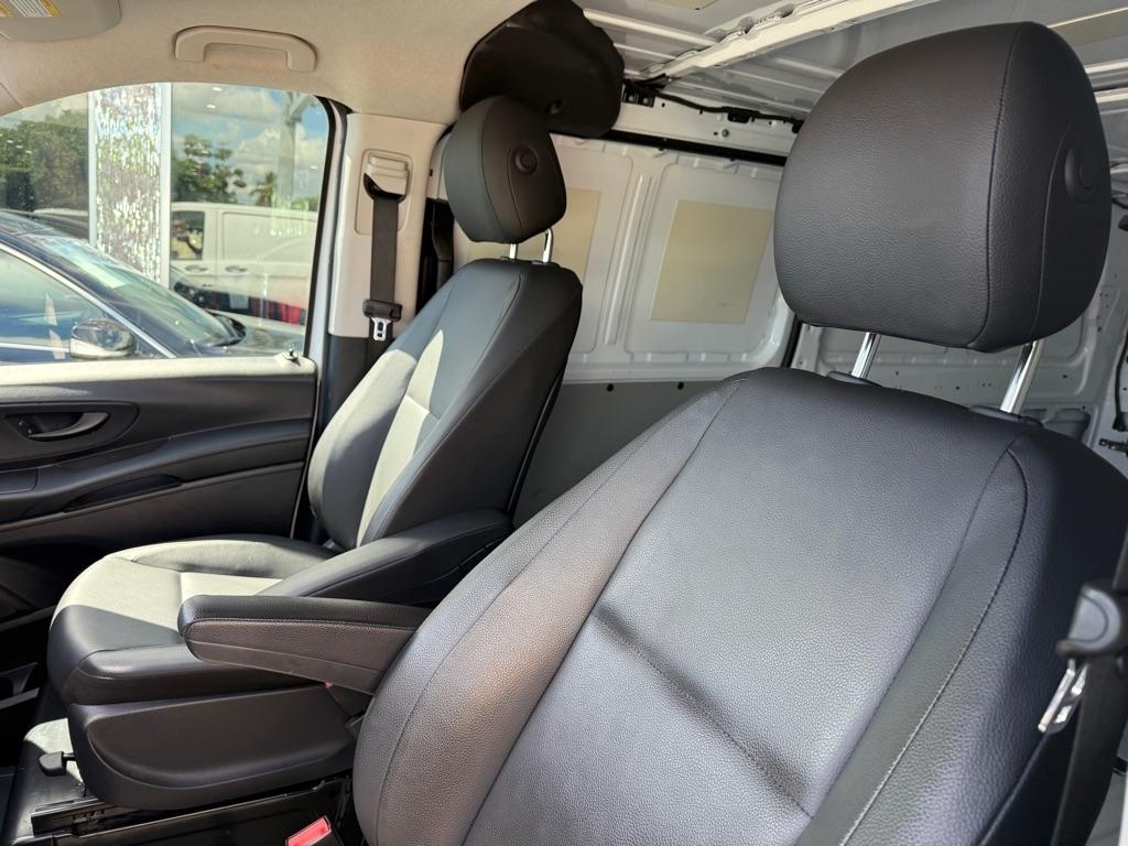 Mercedes-Benz Metris Cargo Van Standard Roof 135" Wheelbase 2022